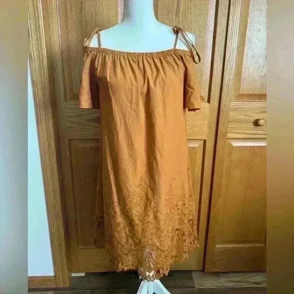 Madewell Womens XXS Mustard/Gold Cold Shoulder Eyelet‎ Dress w/ Embroidered Hem - Picture 1 of 9